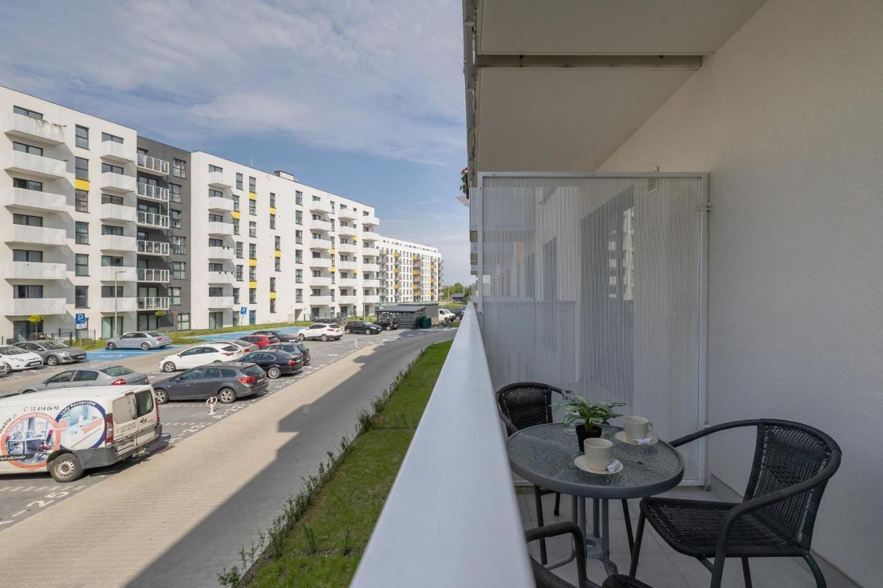 Comfy Apartment Pachonskiego With Parking In Krakow By Noclegi Renters Luaran gambar